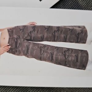 Refrain Green Camo Wide-Leg Jeans